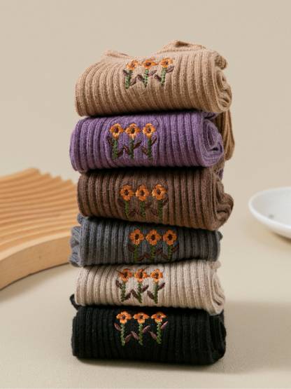New Pure Cotton Japanese Retro Literary Flower Middle Tube Women's Socks Sweat-absorbent Breathable Embroidered Flower Socks